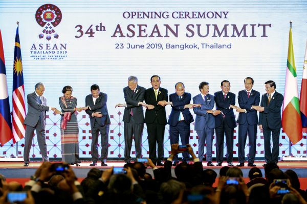 ASEAN leaders shake hands on stage during the opening ceremony of the 34th ASEAN Summit at the Athenee Hotel in Bangkok, Thailand, 23 June 2019.(Photo: Reuters/Athit Perawongmetha)