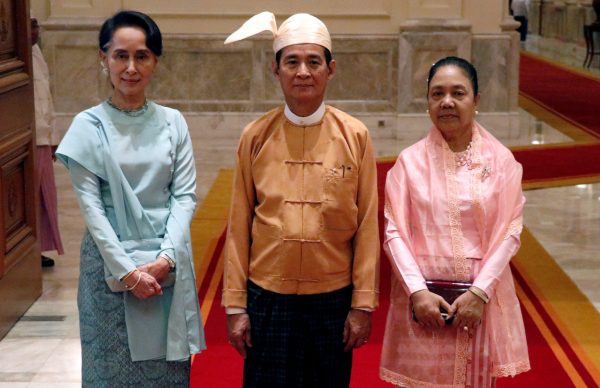 Myanmar's State Counsellor Aung San Suu Kyi (L), newly elected Myanmar President Win Myint and his wife Cho Cho pose for a photo at the presidential palace at Naypyitaw, Myanmar, 30 March 2018 (Photo: Reuters/Sai Zaw).