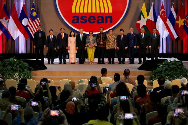 Indonesian president Joko Widodo, ASEAN Secretary General Lim Jock Hoi, Indonesia's Foreign Minister Retno marsudy, Foreign Minister of Thailand's Foreign Minister Don Pramudwinai, and ASEAN countries representative take family photo during the Inauguration of the new ASEAN Secretariat Building and the Celebration of the 52nd Anniversary of ASEAN in Jakarta, Indonesia, 8 August 2019. (Photo: Reuters/Willy Kurniawan)