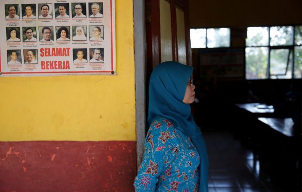 A woman teacher watches at a school at Cikawao village in Majalaya, West Java province, Indonesia, 23 September 2017 (Photo: Reuters/Beawiharta).