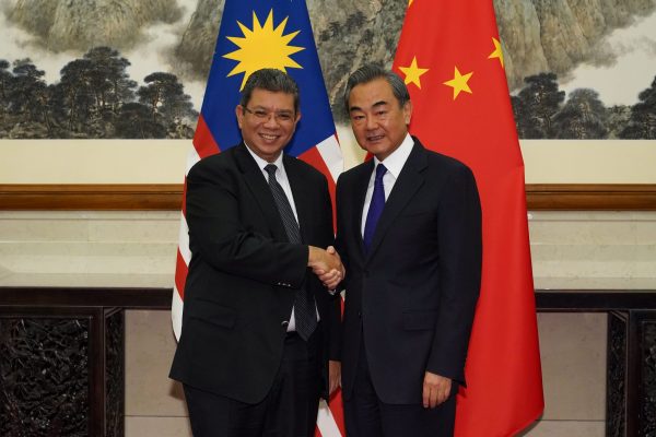 Chinese Foreign Minister Wang Yi shakes hands with Malaysian Foreign Minister Dato' Saifuddin Abdullah during the meeting at the Diaoyutai State Guesthouse, Beijing, China, 12 September 2019 (Photo: Reuters/Andrea Verdelli).