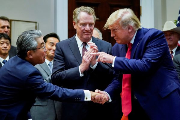 US President Donald Trump shakes hands with Japan's Ambassador to the United States Shinsuke Sugiyama in front of US Trade Representative Robert Lighthizer during a formal signing ceremony for the US-Japan Trade Agreement at the White House in Washington, 7 October 2019 (Photo: Reuters/Kevin Lamarque).