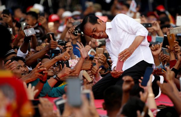Joko Widodo takes pictures with his supporters during his first campaign rally at a stadium in Serang, Banten province, Indonesia, 24 March 2019. (Photo: Reuters/Willy Kurniawan).