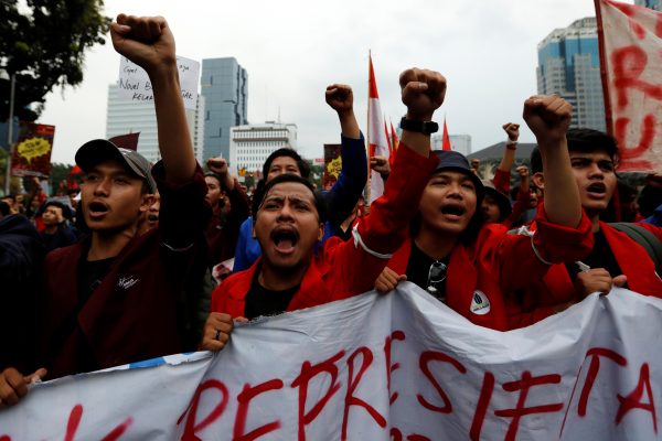Members of Indonesian labor organisations and university students march at the main road during a protest in Jakarta, 28 October 2019 (Photo: Reuters/Willy Kurniawan).