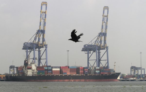 A crow flies past a container ship docked at a port in Vallarpadam in the southern Indian city of Kochi, 11 December 2013 (Photo: Reuters/Sivaram V).