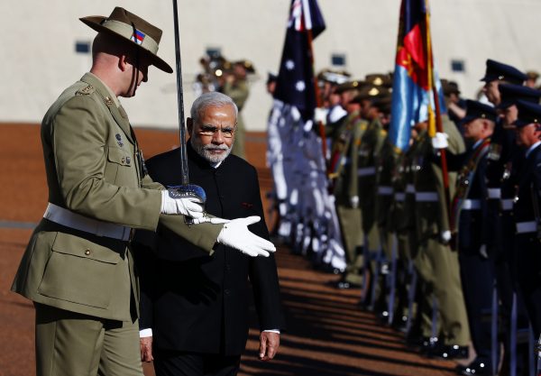 India's Prime Minister Narendra Modi (2nd L) participates in a welcoming ceremony at Parliament House in Canberra, 18 November 2014 (Photo: Reuters/David Gray).