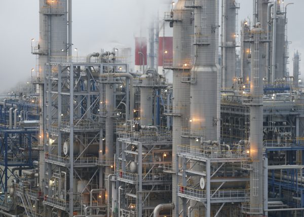 A plant of Samsung Total Petrochemicals is seen in Seosan, about 150 km south of Seoul, South Korea, 29 January 2013 (Photo: Reuters/Lee Jae-Won).