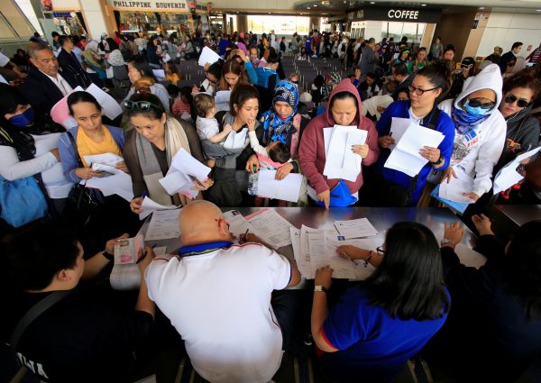 Around 190 Overseas Filipino Workers (OFW) from Kuwait submit their documents upon their arrival at the Ninoy Aquino International Airport, following President Rodrigo Duterte's call to evacuate workers after a Filipina was found dead in a freezer, Pasay city, Metro Manila, Philippines, 23 February 2018 (Photo: Reuters/Romeo Ranoco).