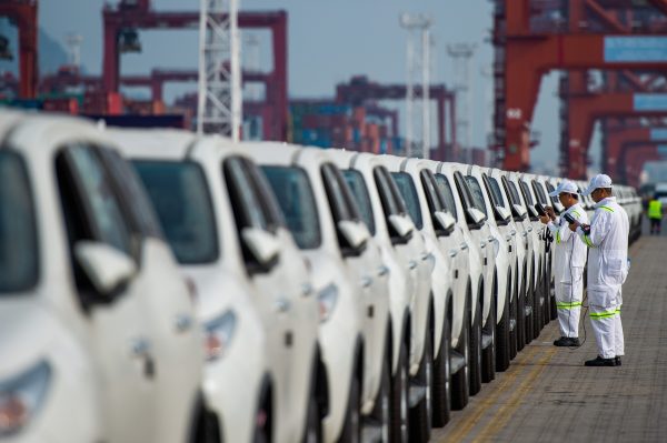 A total of 500 parallel-import SUVs of Toyota are lined up at a port in Shenzhen city, south China's Guangdong province, 10 April 2019 (Photo: Reuters).