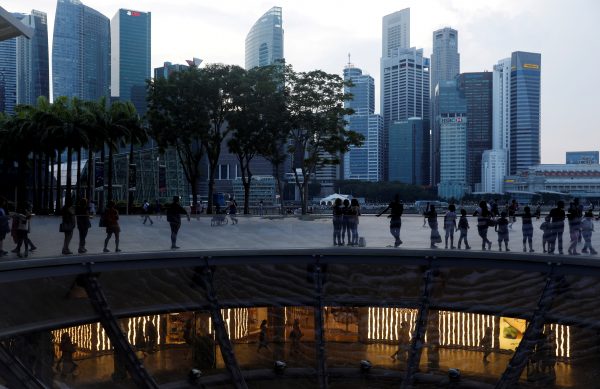 People pass the skyline of the central business district along the Marina Bay Promenade in Singapore 10 April, 2017 (Photo: Reuters/Su).