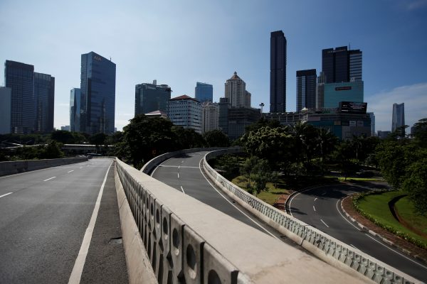 A view of almost empty main road amid the spread of coronavirus disease (COVID-19) in Jakarta, Indonesia, 31 March 2020 (Photo: REUTERS/Willy Kurniawan).