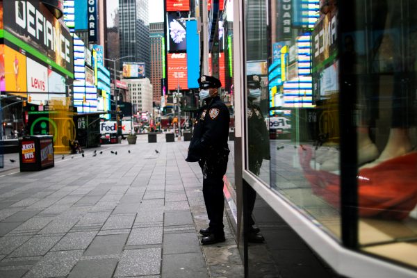 A New York Police officer stands guard in an almost empty Times Square during the outbreak of the coronavirus disease (COVID-19) in New York City, United States, 31 March, 2020 (Photo: Reuters/Munoz).