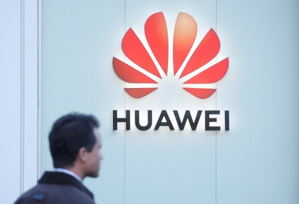 The logo of Huawei is seen in Davos, Switzerland 22 January, 2020 (Photo: Reuters/Arnd Wiegmann).