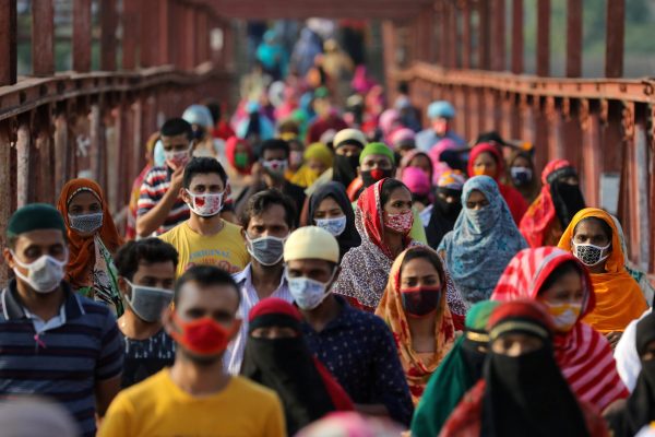 Garment workers return from a workplace as factories reopened after the government has eased the restrictions amid concerns over the coronavirus disease (COVID-19) outbreak in Dhaka, Bangladesh, 4 May, 2020 (Photo: Reuters/ Mohammad Ponir Hossain).