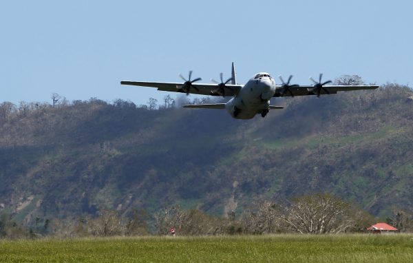 An Australian air force C130 takes off to deliver supplies to outlying islands in Port Vila, Vanuatu, 18 March 2015 (Photo: Reuters/Edgar Su).