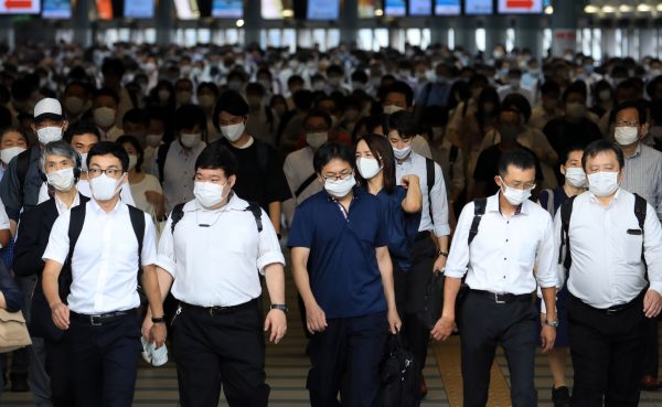 People wearing face mask are seen during commuting time at Shinagawa Station amid continuing worries over COVID-19 in Minato Ward, Tokyo, 18 August 2020 (Reuters/The Yomiuri Shimbun).