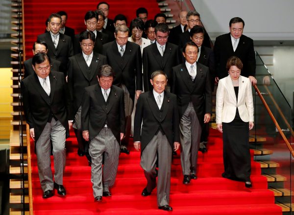 Japan's Prime Minister Yoshihide Suga (C) leads his cabinet ministers as they prepare for a photo session at Suga's official residence in Tokyo, Japan, 16 September 2020. (Photo: Reuters/Issei Kato).