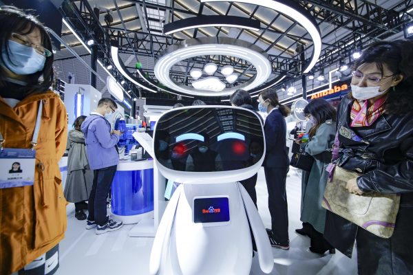 People take photos of a Baidu Robot, nicknamed 'Xiao Du' at the 2020 World Internet Conference and the Light of the Internet Expo in Wuzhen town, Jiaxing city, east China's Zhejiang province, 22 November, 2020 (Photo: Reuters).