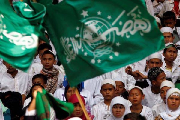Members of Indonesia's largest Muslim organization, Nahdlatul Ulama (NU), gather to commemorate the organisation's 85th anniversary, Jakarta, Indonesia, 17 July 2011 (Photo: Reuters/Supri).