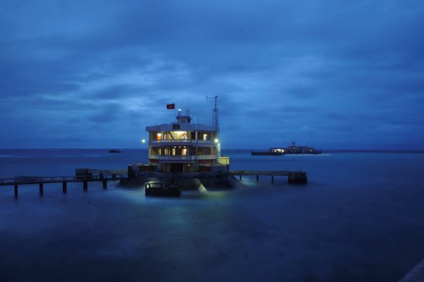 A general view of a building and a pier on Da Tay island in the Spratly archipelago, 6 January 2013 (Photo: Reuters/Quang Le).