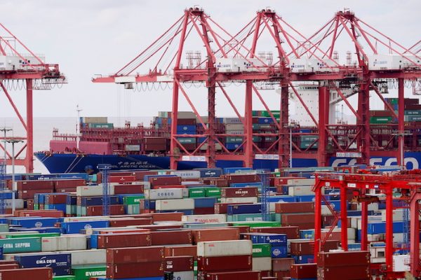 Containers are seen at the Yangshan Deep Water Port in Shanghai, China, as the coronavirus disease (COVID-19) outbreak continues, 19 October, 2020 (Photo:Reuters/Aly Song).