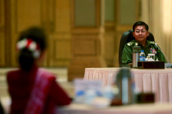 Myanmar military Commander-in-Chief Senior General Min Aung Hlaing looks at Myanmar pro-democracy leader Aung San Suu Kyi during Myanmar's top six-party talks at the Presidential palace in Nay Pyi Taw, 10 April 2015 (Photo: Reuters/Soe Zeya Tun).