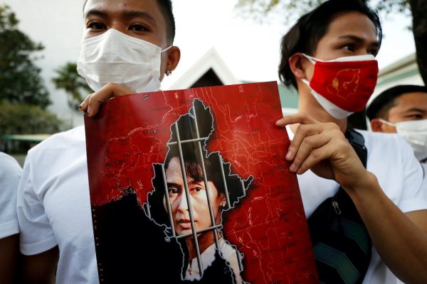 Myanmar citizens hold up a picture of leader Aung San Suu Kyi after the military seized power in a coup in Myanmar, outside United Nations venue in Bangkok, Thailand 2 February, 2021 (Reuters/Jorge Silva).