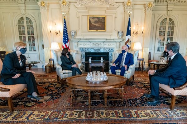 Secretary of State Blinken (r) meets with President Biden (2nd r), Vice President Harris (2nd l), and national security advisers on 4 February 2021 in Washington (Photo: Reuters).