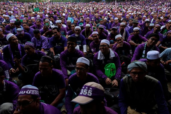 Supporters attend a rally to support the adoption of a strict Islamic penal code at Padang Merbok in Kuala Lumpur, Malaysia, 18 February 2017 (Photo: Reuters/Athit Perawongmetha).