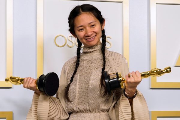 Chloe Zhao, winner of the award for Best Picture for 'Nomadland', poses in the press room at the Oscars, in Los Angeles, California, United States, 25 April 2021 (Photo: Chris Pizzello/Pool via Reuters).