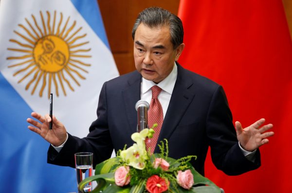Chinese Foreign Minister Wang Yi speaks at a joint news conference with his former Argentine counterpart Susana Malcorra at the Ministry of Foreign Affairs in Beijing, China, 19 May, 2016 (Photo: Reuters/Kim Kyung-Hoon).