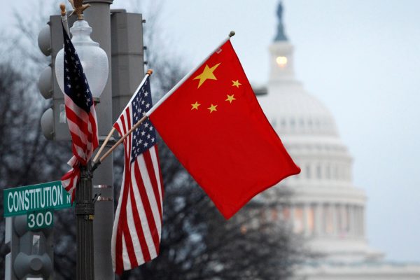 The People's Republic of China flag and the U.S. flag fly on a lamp post along Pennsylvania Avenue near the U.S. Capitol in Washington during former Chinese President Hu Jintao's state visit, 18 January 2011 (Photo: Reuters /Hyungwon Kang).