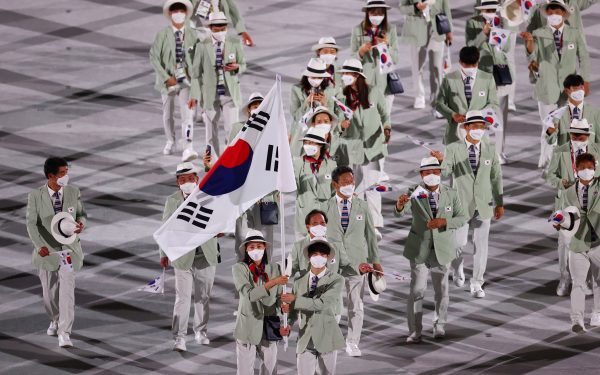 Flag bearers Yeon Koung Kim and Sunwoo Hwang of South Korea lead their contingent during the athletes parade at the opening ceremony in Tokyo, 23 July 2021 (Photo: Reuters/Mike Blake).