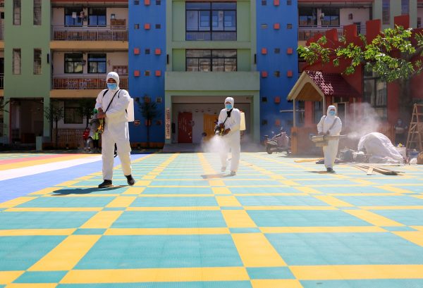 Medical professionals and staff sanitize a kindergarten in Yichuan county, Luoyang city, central China's Henan province, 9 September 2021 (Photo: Reuters).