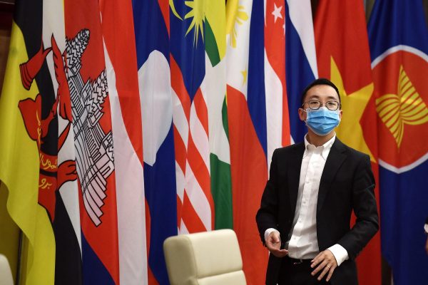 An official wearing a face mask looks on as Vietnam's Prime Minister Nguyen Xuan Phuc attends a special video conference with leaders of the Association of Southeast Asian Nations (ASEAN) on the coronavirus disease (COVID-19), in Hanoi 14 April 2020. (Photo: Manan Vatsyayana/Reuters)