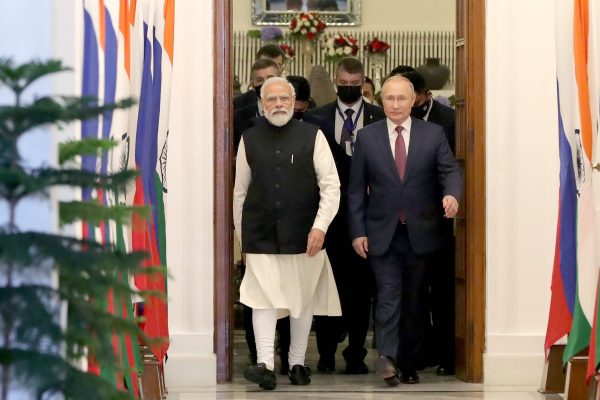 India's Prime Minister Narendra Modi (L) and Russia's President Vladimir Putin (R) arrive for a meeting at the Hyderabad House, New Delhi, India, 6 December, 2021 (Photo: Mikhail Klimentyev/Russian Presidential Press and Information Office/TASS).