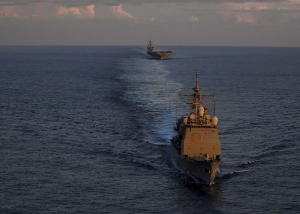 The Ticonderoga-class guided-missile cruiser USS Shiloh (CG 67), the Nimitz-class aircraft carrier USS Carl Vinson (CVN 70) and the Ticonderoga-class guided-missile cruiser USS Lake Champlain (CG 57) transit the South China Sea, 4 November 2021 (Photo: ABACA Press/Tyler R. Fraser).