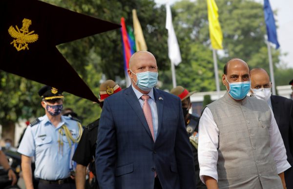 Australian Defence Minister Peter Dutton and his Indian counterpart Rajnath Singh arrive during Dutton's ceremonial reception in New Delhi, India, 10 September 2021 (Photo: Reuters/Adnan Abidi).