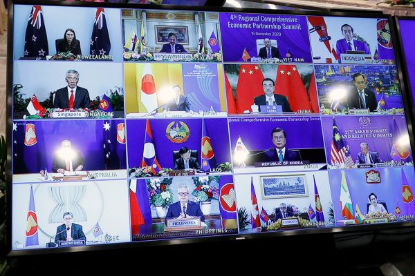 ASEAN leaders are seen on a screen as they attend the 4th Regional Comprehensive Economic Partnership Summit as part of the 37th ASEAN Summit in Hanoi, Vietnam,15 November 2020 (Photo: Reuters/Kham).