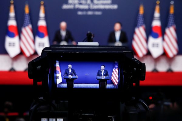 A view of a camera screen shows U.S. President Joe Biden and South Korean President Yoon Suk-yeol during a joint news conference at the Presidential office in Seoul, South Korea, 21 May 2022 (Photo:Jeon Heon-Kyun/Reuters).