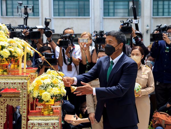 The newly elected Bangkok Governor Chadchart Sittipunt prays at a shrine inside Bangkok Metropolitan City Hall, as he comes to visit the first time after being elected, in Bangkok, Thailand, 1 June 2022 (Photo: Reuters/Soe Zeya Tun).