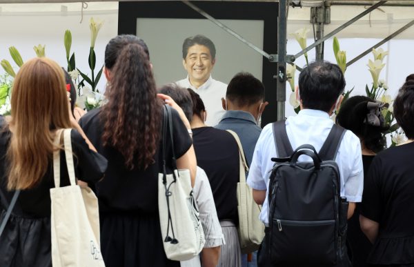 People make a long line to offer flower bouquets on an altar before starting the funeral ceremony of former Japanese Prime Minister Shinzo Abe at the Zojoji temple in Tokyo, 12 July 2022 (Photo: Yoshio Tsunoda/AFLO via Reuters).