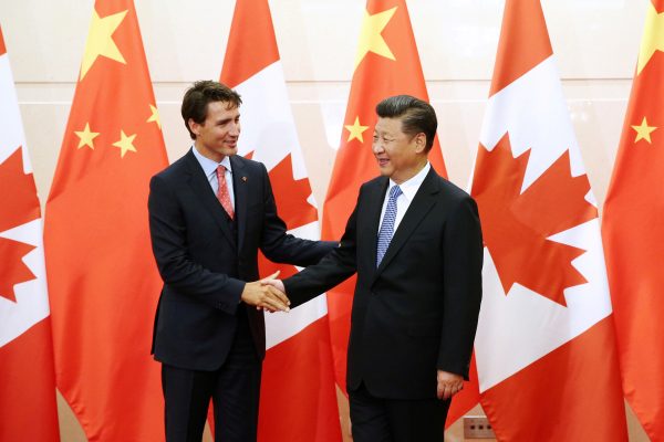 Chinese President Xi Jinping shakes hands with Canadian Prime Minister Justin Trudeau ahead of their meeting at the Diaoyutai State Guesthouse in Beijing, China, 31 August 2016 (Photo: Reuters/Wu Hong/Pool).