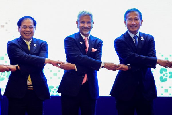 Vietnam's Foreign Minister Bui Thanh Son, India's Foreign Minister Subrahmanyam Jaishankar and Singapore's Foreign Minister Vivian Balakrishnan attend the ASEAN Foreign Ministers' Meeting in Phnom Penh, Cambodia, 4 August 2022 (Photo: Reuters/Soe Zeya Tun).
