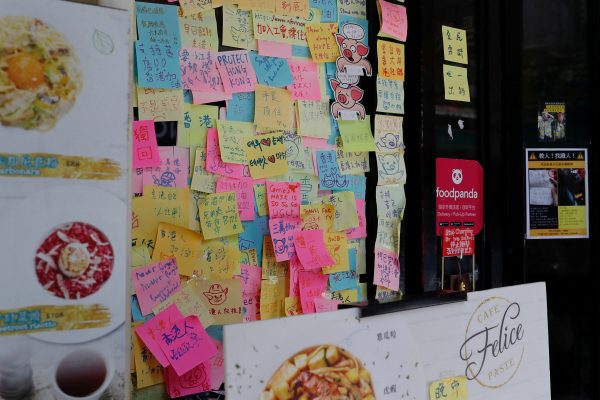 Memo papers with protest slogans are seen outside a 'yellow' restaurant, a business that supports the pro-democracy movement, after the new national security law legislation in Hong Kong that was passed on 3 July 2020. (Photo: Reuters/Tyrone Siu)