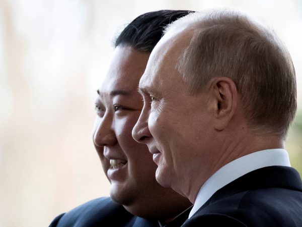 Russian President Vladimir Putin and North Korea's leader Kim Jong Un pose for a photo during their meeting in Vladivostok, Russia, 25 April 2019. (Photo:Reuters/Alexander Zemlianichenko)