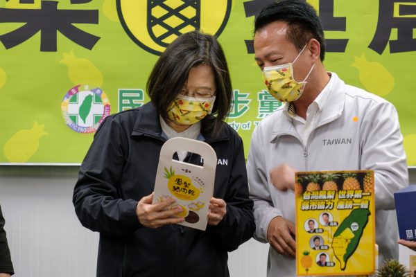 Taiwanese President Tsai Ing-Wen (L), seen during a press conference at the Democratic Progressive Party (DPP) office. In response to China's ban on exports of Taiwan-grown pineapples in 2021, Taiwan's government promoted local products based on home grown pineapples, Taipei, Taiwan, 3 March 2021 (Photo: Reuters).