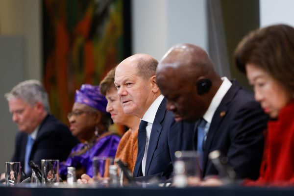 World Trade Organization (WTO) Director-General Ngozi Okonjo-Iweala, International Monetary Fund (IMF) Managing Director Kristalina Georgieva, German Chancellor Olaf Scholz, International Labour Organization (ILO) Director-General Gilbert Houngbo, World Bank Managing Director for Development Policy and Partnerships Mari Pangestu and OECD Secretary-General Mathias Cormann attend a news conference following their meeting at the Federal Chancellery in Berlin, Germany, 29 November 2022 (Photo: Reuters/Michele Tantussi).