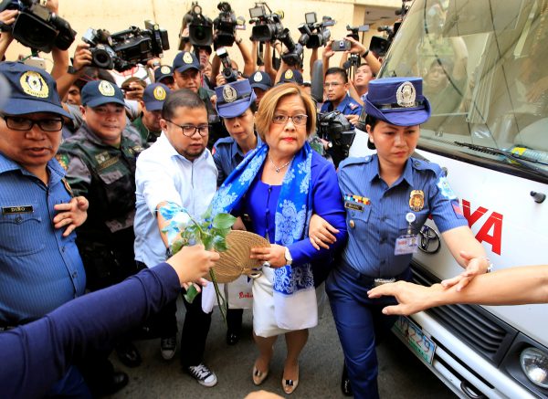 Philippine police escort Leila de Lima on her way to a local court to face an obstruction of justice complaint in Quezon city, metro Manila, Philippines 13 March 2017. (Photo: Reuters/Romeo Ranoco)