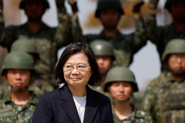 Taiwanese President Tsai Ing-wen gestures while standing in front of soldiers during a visit to a military base in Chiayi, Taiwan 25 March 2023 (Photo: REUTERS/Carlos Garcia Rawlins)